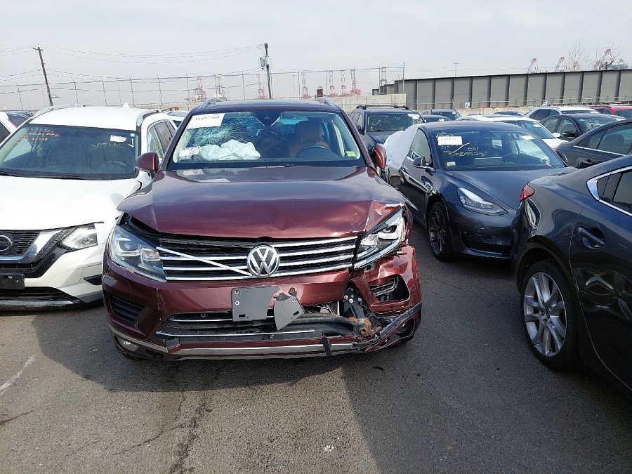 2017 VOLKSWAGEN TOUAREG EXECUTIVE vin: WVGGF7BP7HD001498