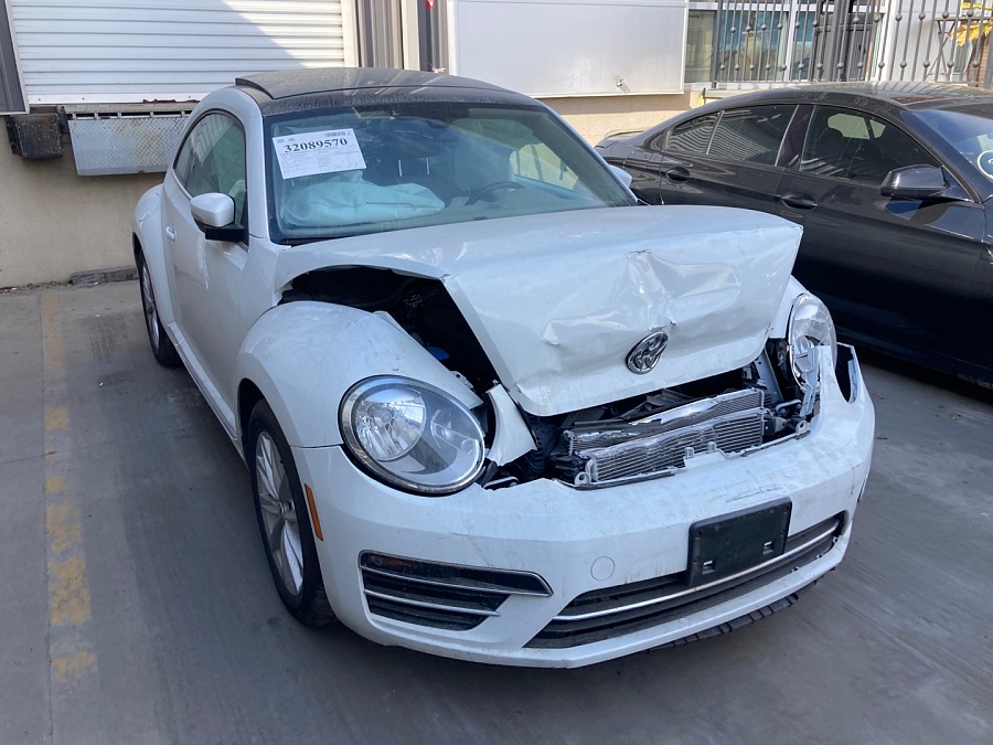 Volkswagen Beetle Se 2018 White 2.0L vin: 3VWJD7AT5JM709710