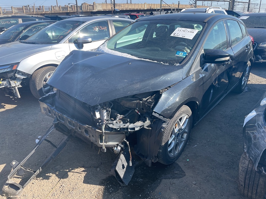 2015 Ford Focus Se vin: 1FADP3K21FL344558