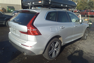 2021 Volvo Xc60 Momentum vin: YV4102DK6M1809480