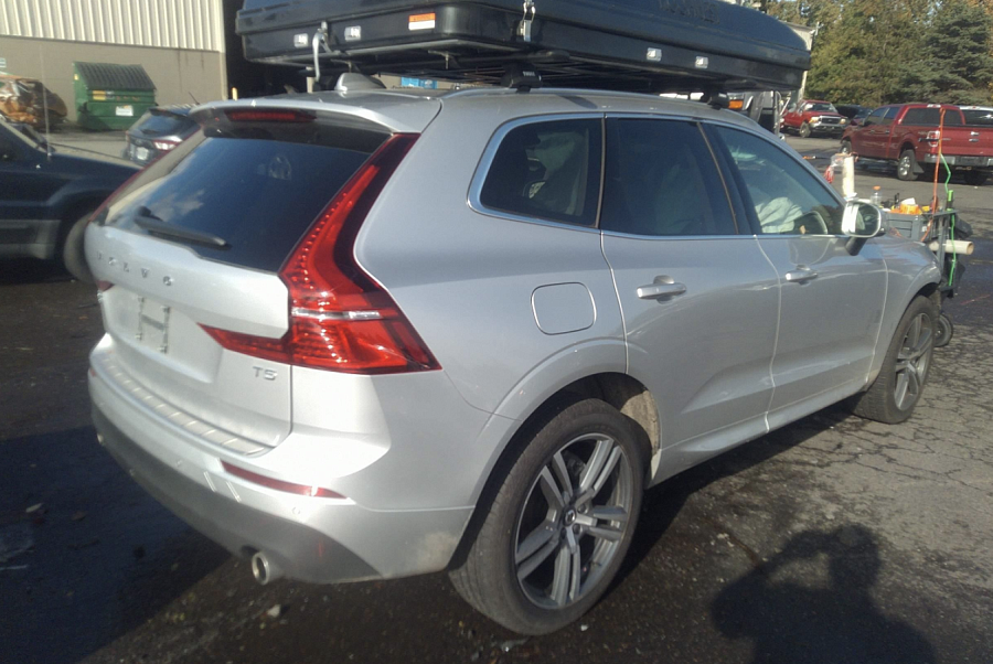 2021 Volvo Xc60 Momentum vin: YV4102DK6M1809480
