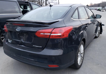 2017 Ford Focus Titanium vin: 1FADP3J28HL274254