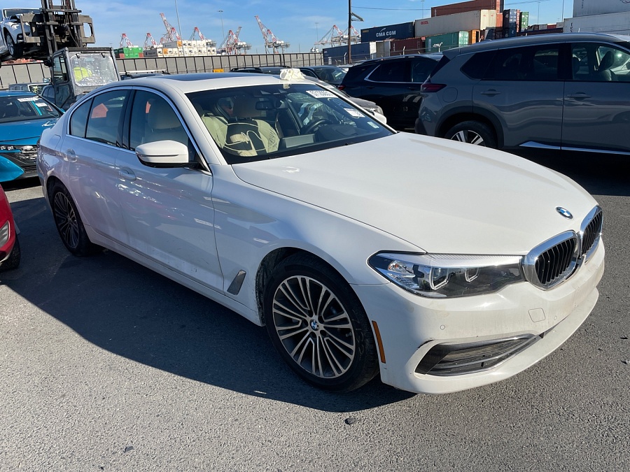 Bmw 530 Xi 2019 White 2.0L 4 vin: WBAJA7C56KG911250
