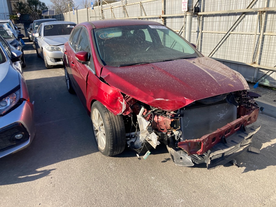 2015 Ford Focus vin 1FADP3N24FL321674