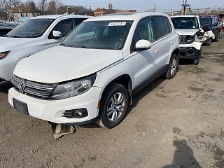 Volkswagen Tiguan S 2013 White 2.0L 4 vin: WVGBV3AX1DW618255