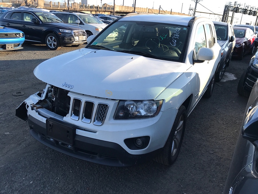 2014 Jeep Compass Latitude vin: 1C4NJDEB7ED885141