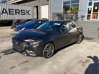 Mazda 3 Touring 2018 2.5L 4 vin: 3MZBN1L36JM266785