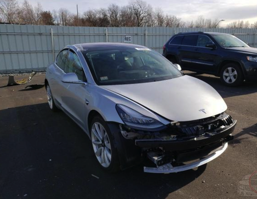 Tesla Model 3 2018 Silver vin: 5YJ3E1EB4JF086690