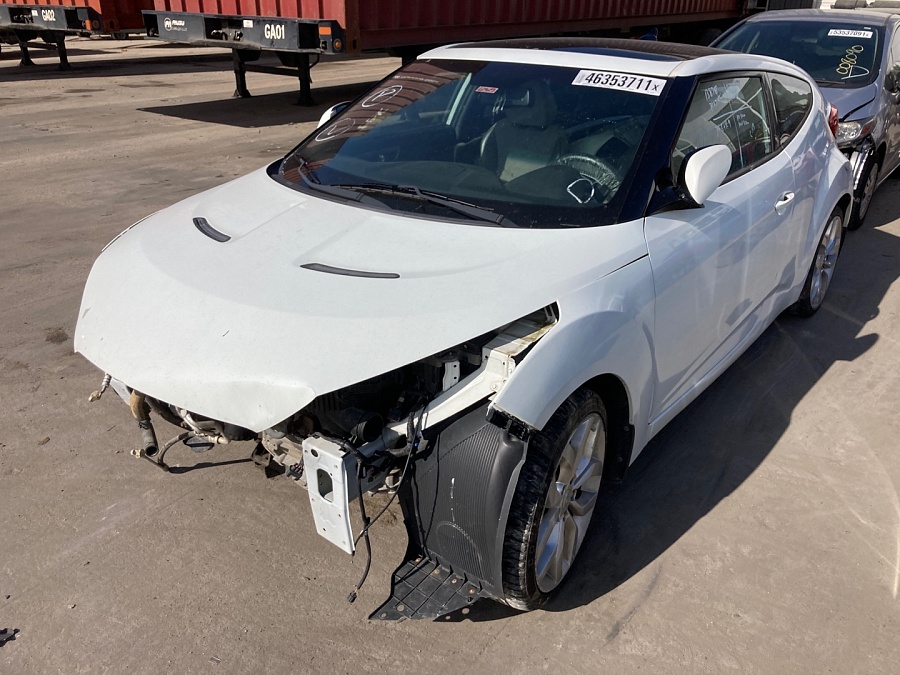 Hyundai Veloster 2013 White 1.6L 4 vin: KMHTC6AD8DU110359
