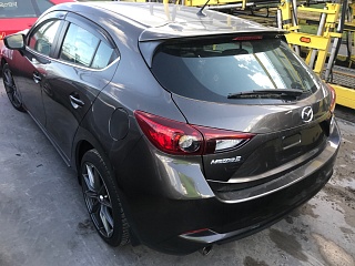 2018 Mazda Mazda3 5-door Touring vin: 3MZBN1L35JM184143