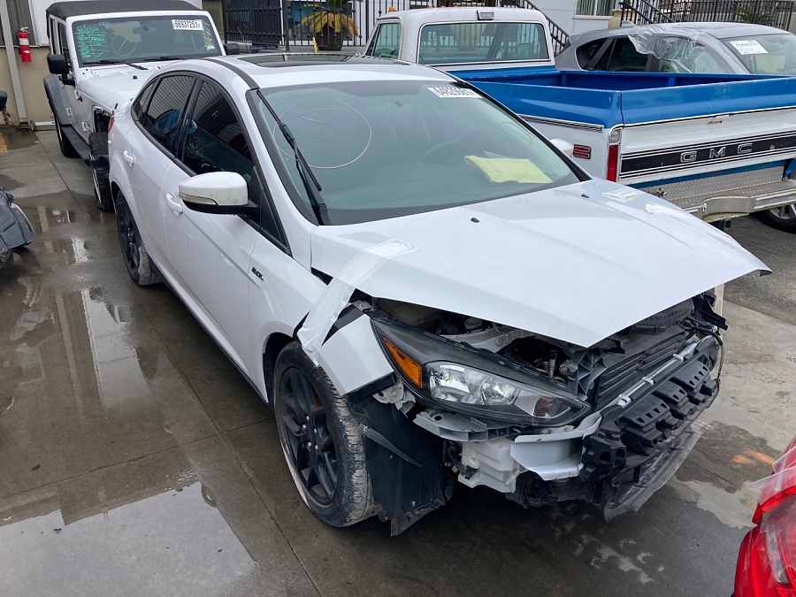 Ford Focus Se 2016 White 2.0L 4 vin: 1FADP3F2XGL299017