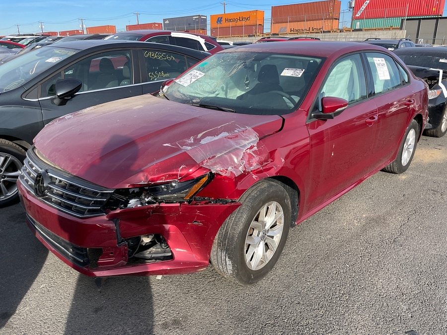 Volkswagen Passat 2.0T S/R-Line 2018 Red 2.0L vin: 1VWAA7A31JC007572