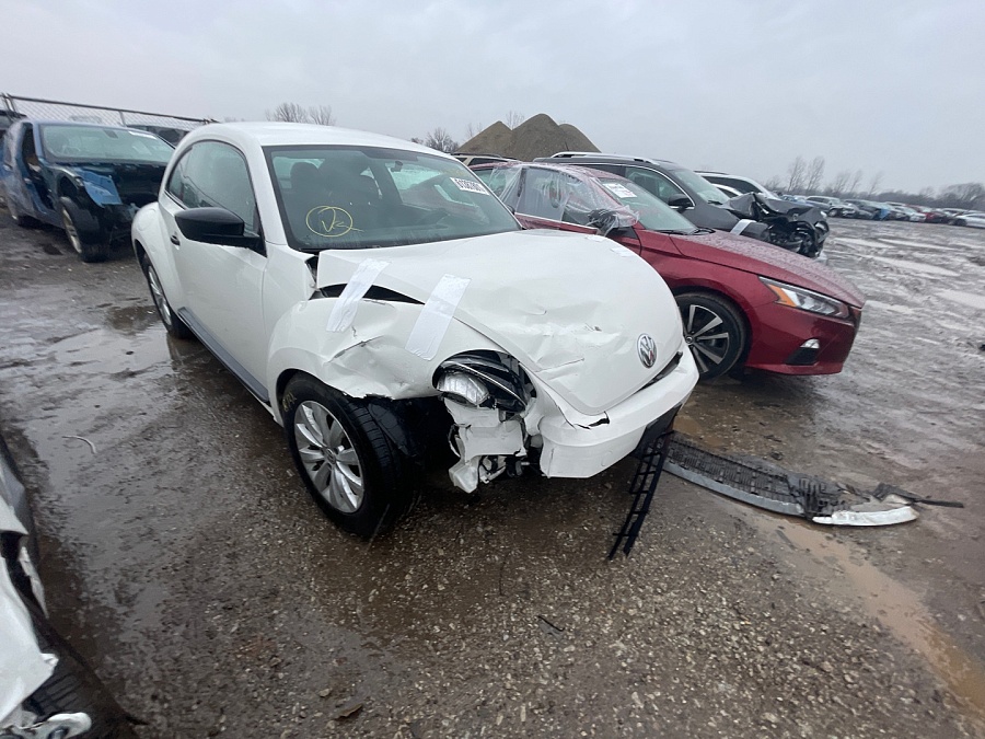 Volkswagen Beetle 2014 2.5L 5 vin: 3VWFP7AT0EM600316