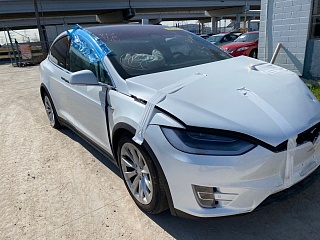 2020 Tesla Model X vin: 5YJXCBE24LF233901