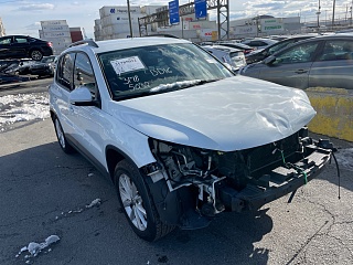Volkswagen Tiguan 2017 2.0L vin: WVGBV7AX2HK049131